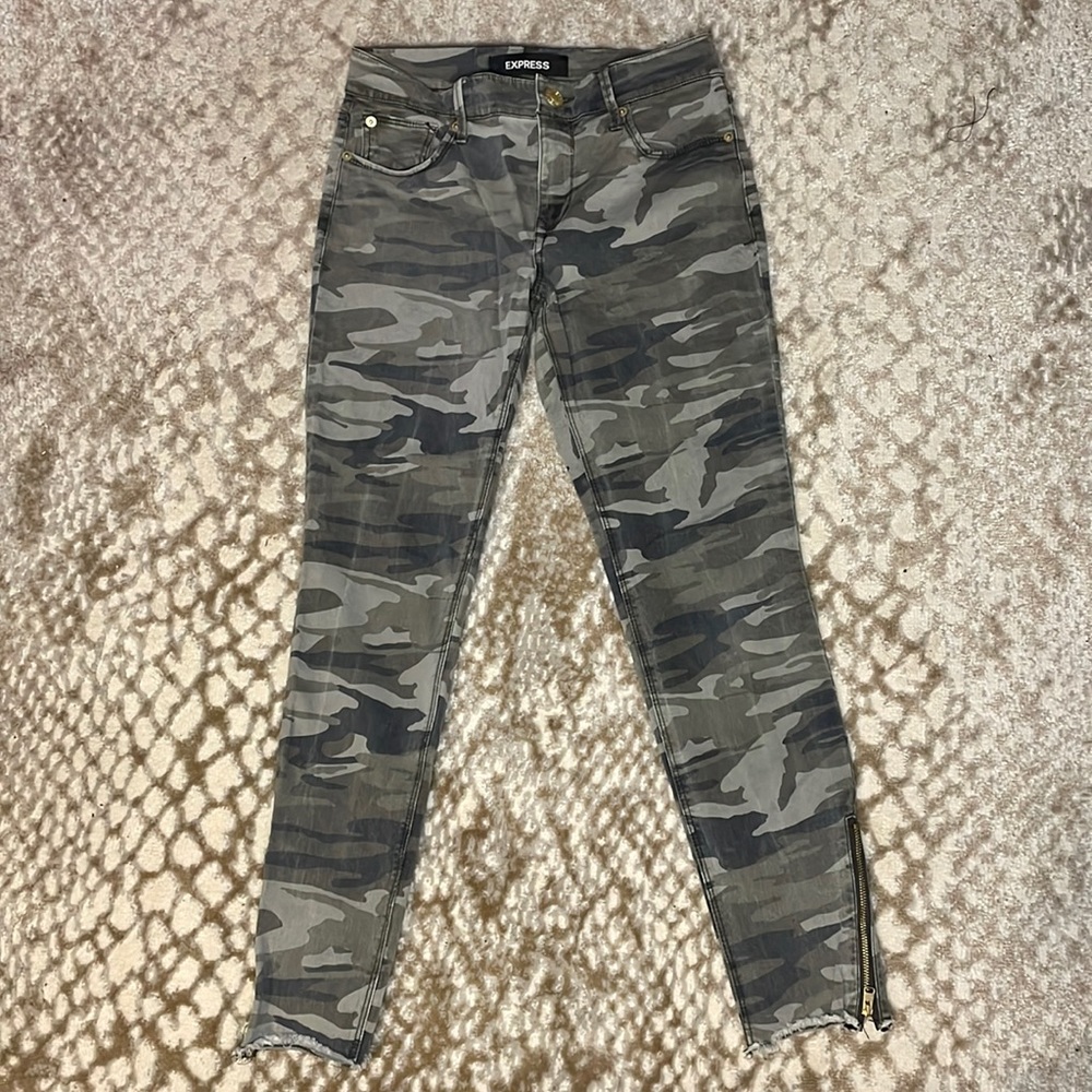 Express Camo Mid-Rise Skinny Jeans